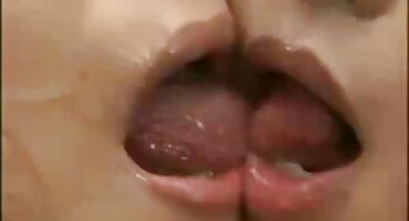 clip sex ngan 98 Liếm âm hộ của một người phụ nữ secnhat da đen.